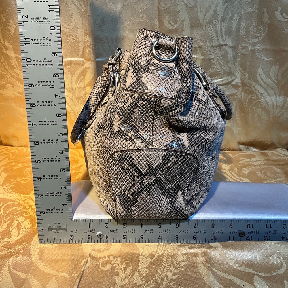 Michael Kors beige/black snake skin larger satchel MIK005   18-H3d - Picture 11 of 11